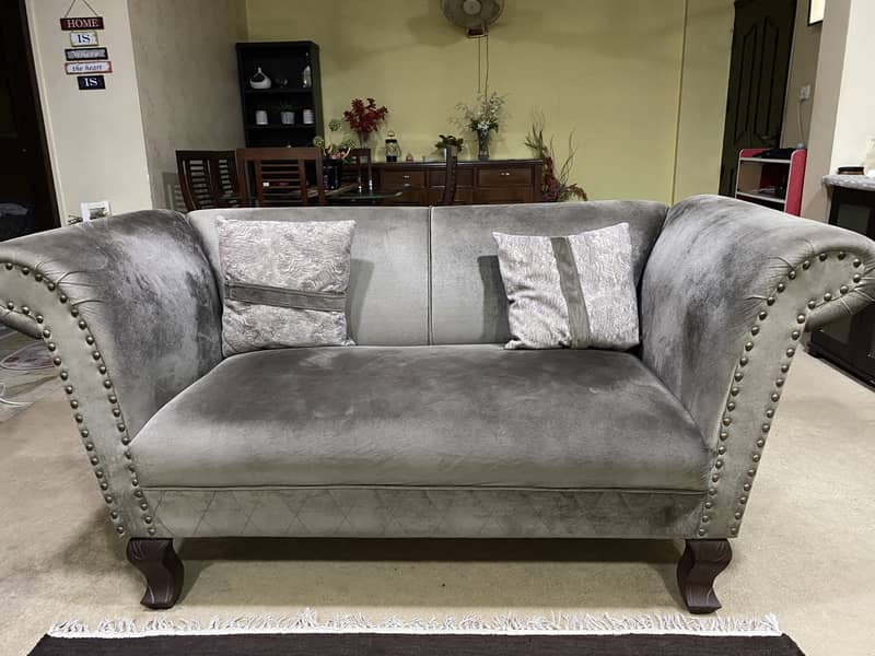 Used sofa set in very good condition 1