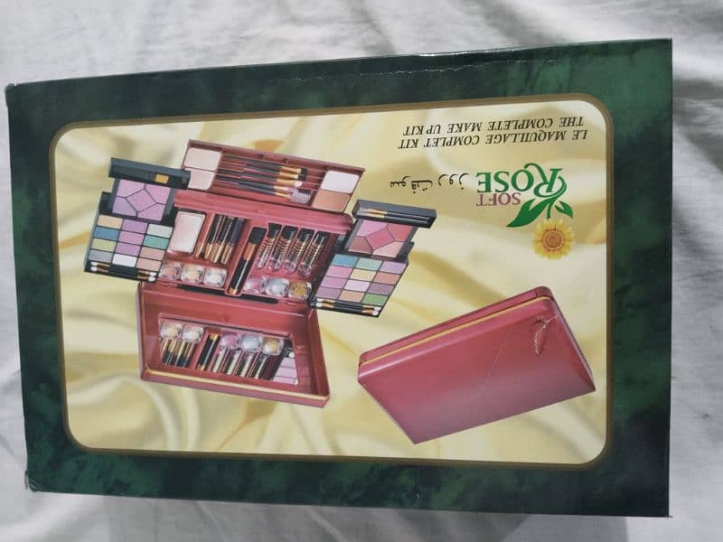 Makeup kit From Saudia Arabia. Condition new ha bilkul boxpack 2