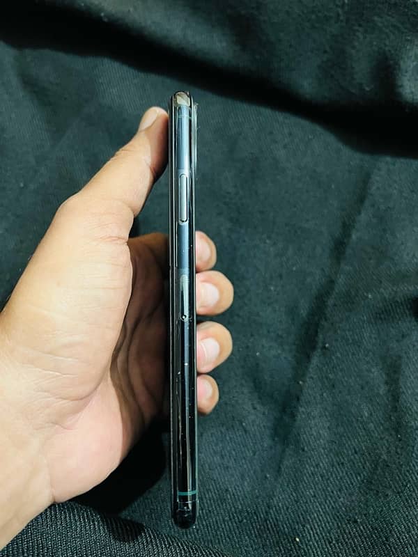 iphone 11 pro max 256gb non pta Foctory unlock 2