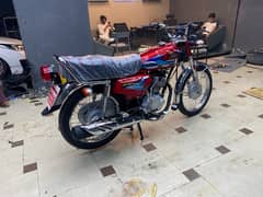 Honda cg 125 bilkul new hai 2free service available 03314213230 w s 0