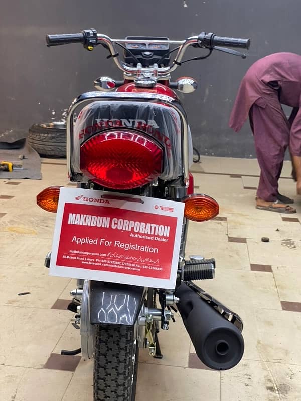 Honda cg 125 bilkul new hai 2free service available 03314213230 w s 2