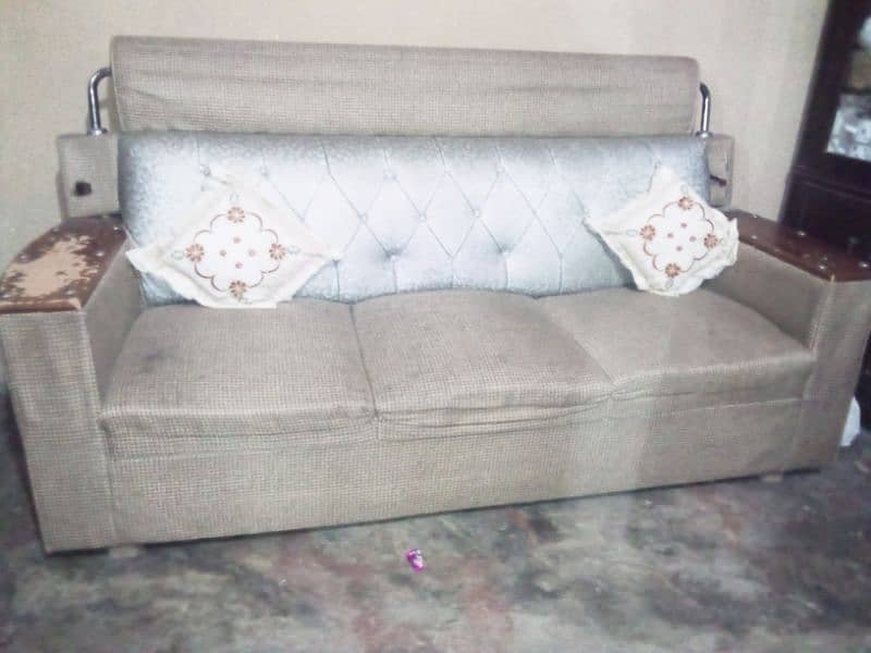 Sofa set (6 seater in good condition) 0