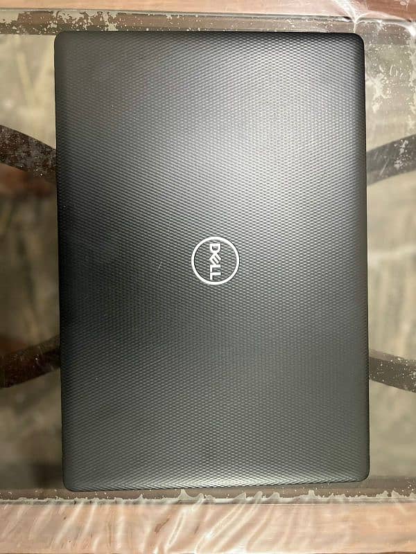 Dell Inspiron 15" FHD 8GB RAM + 128 GB NvMe SSD +300 gb SSD 6