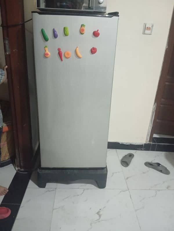 Dawlance 1906 SD Black and Silver Fridge for urgent sale 0