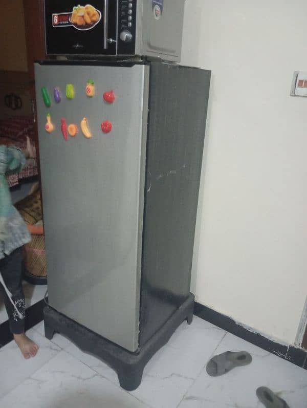 Dawlance 1906 SD Black and Silver Fridge for urgent sale 1