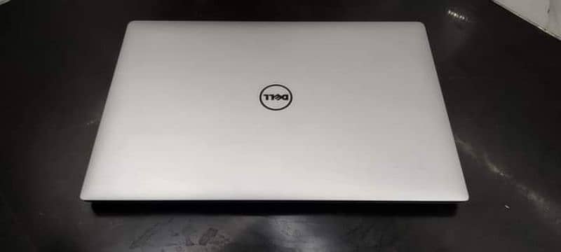 DELL XPS 15 9560 4