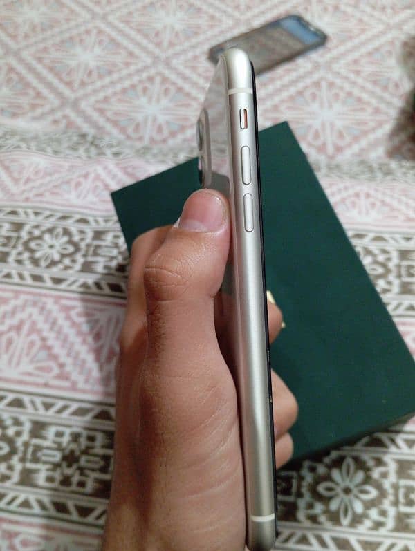 Iphone 11 (dual sim) pta approved 64gb 10/10 condition 3