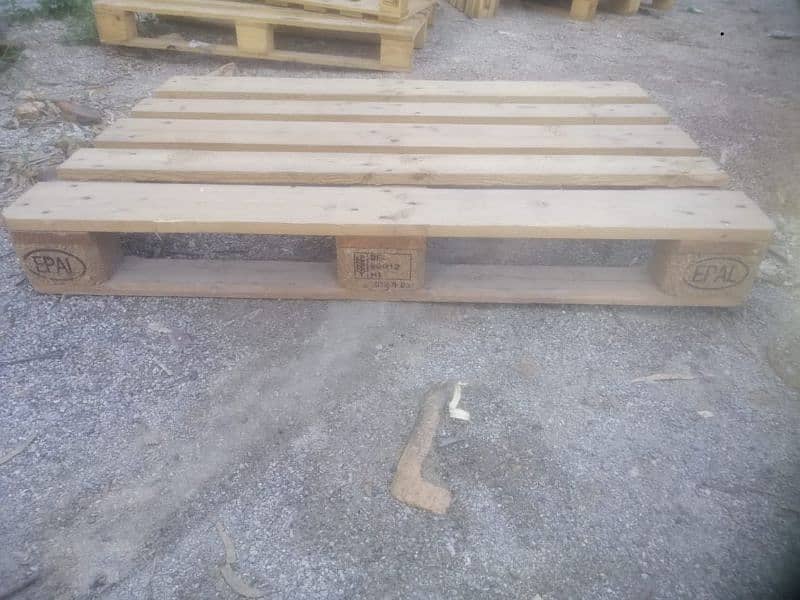 wooden pallets 0