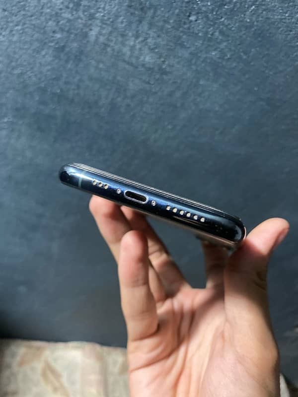 iphone 11pro (factory unlocked) 8