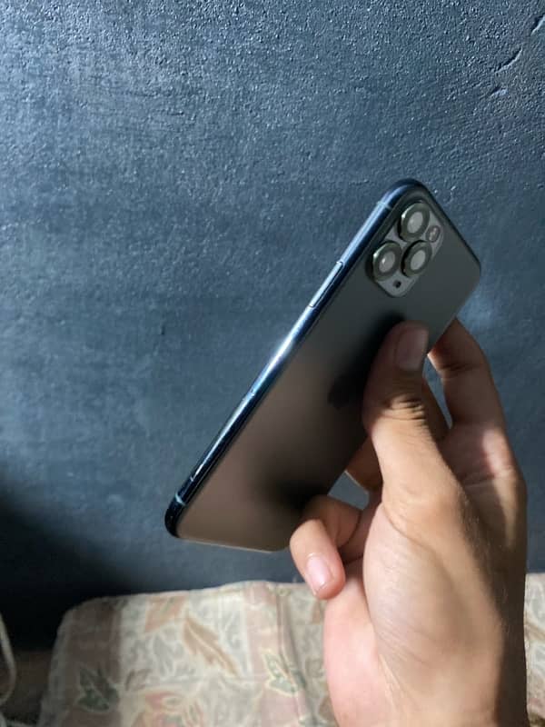 iphone 11pro (factory unlocked) 9