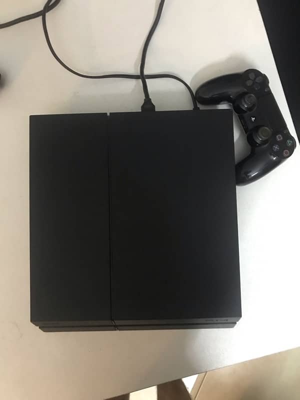 PS4 500 gbs One controller 1