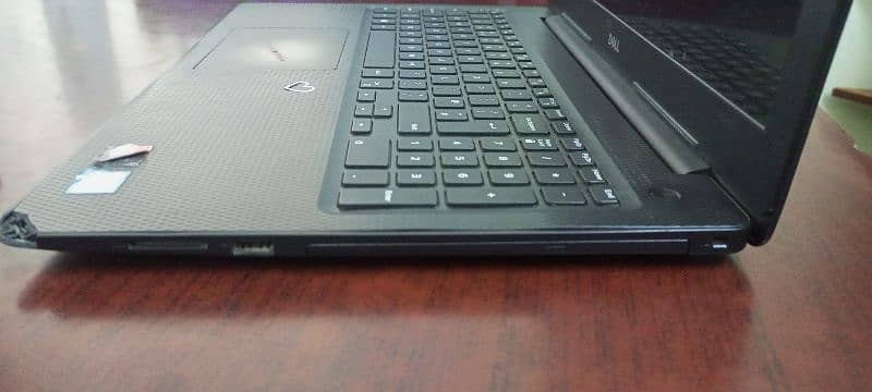 Dell Core i5 8 gen RAM 12 ROM 1000gb Full HD 15.6inch 3