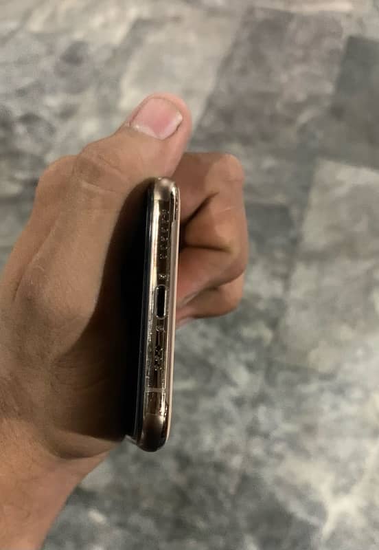 iPhone XS Glass break 3