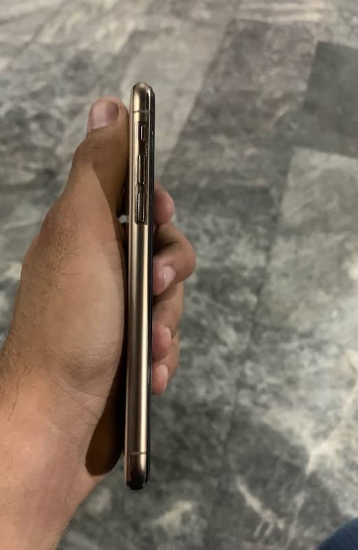 iPhone XS Glass break 4