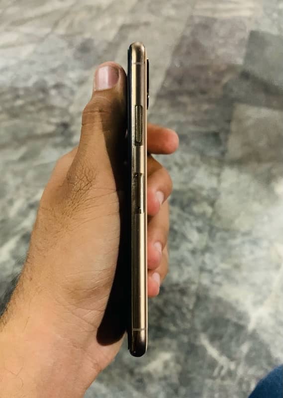 iPhone XS Glass break 5