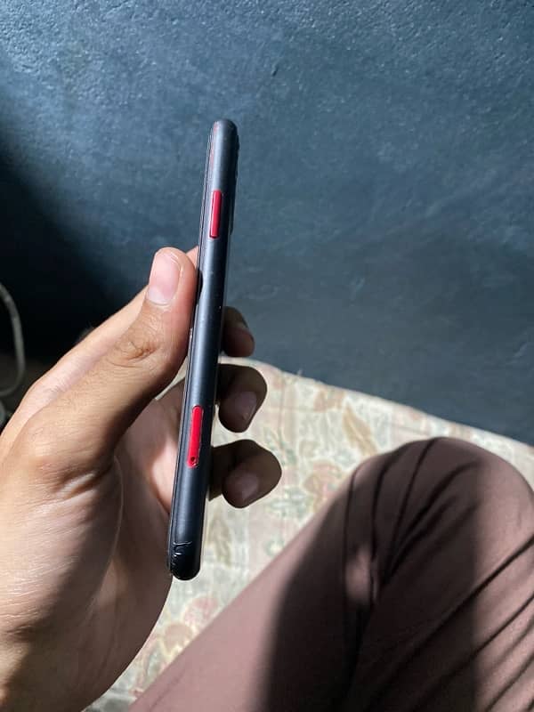 iPhone 11 red 7