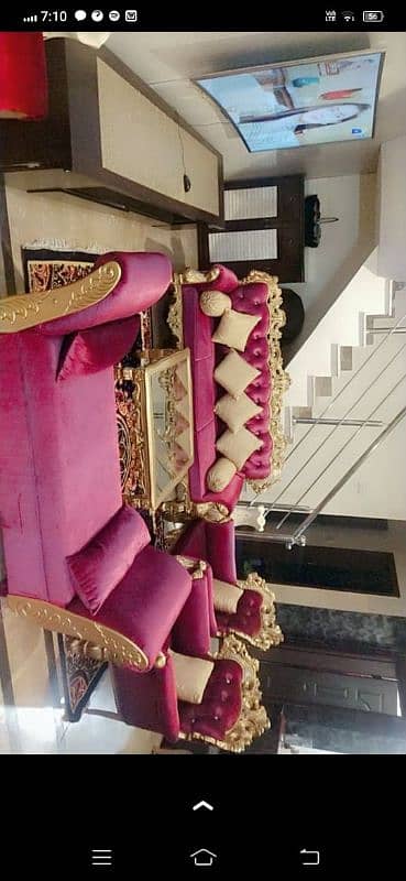 Royal sofa set in mint condition 3