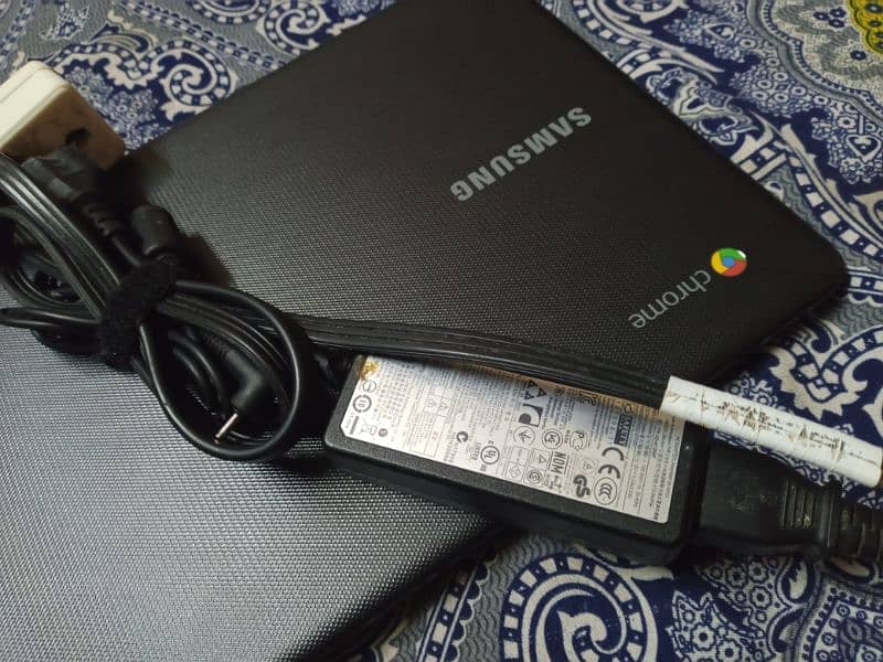 Samsung Chromebook for sale in good condition like new 6