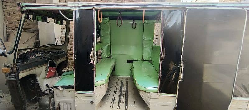 Sazgar 9-seater Rickshaw 5