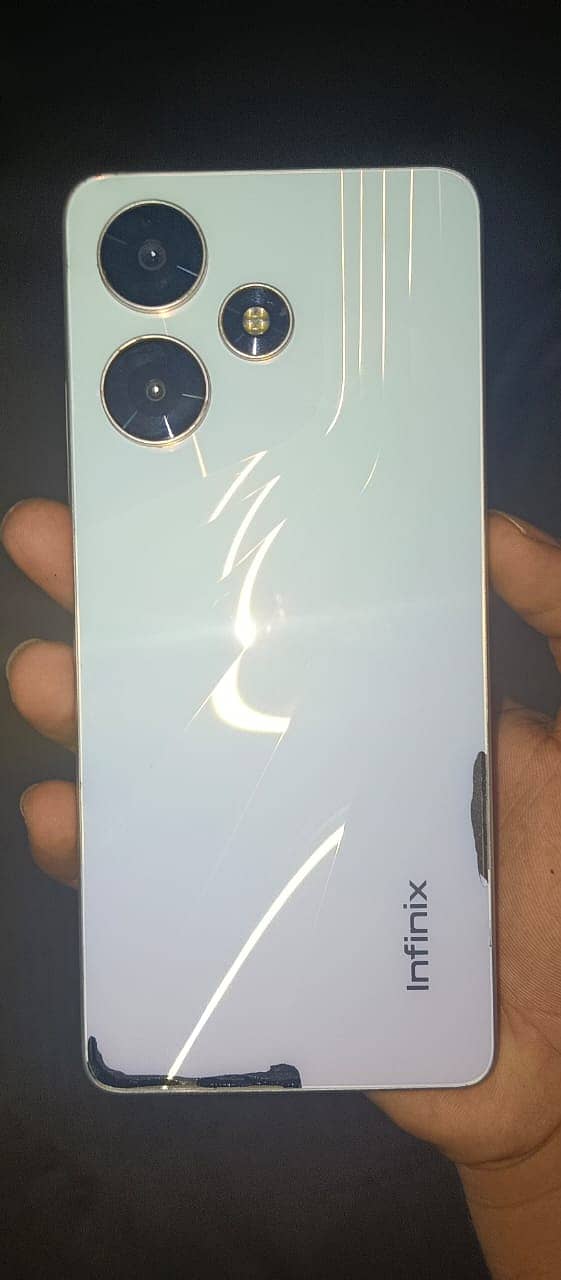 Infinix hot30 for sale. 8+8/128 2