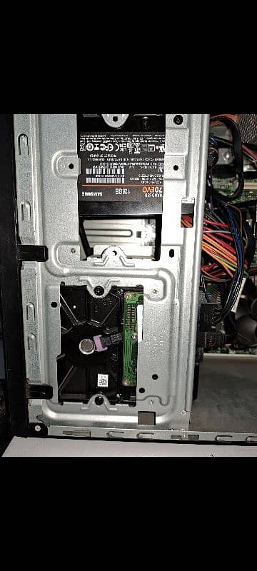 GAMING PC WITH ACCESSORIES 3