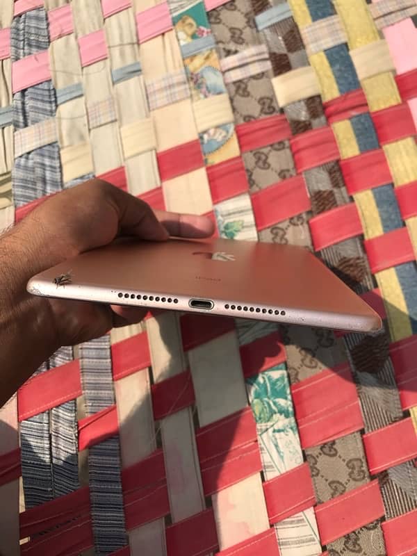 ipad mini 5   just glass break but no problem 8