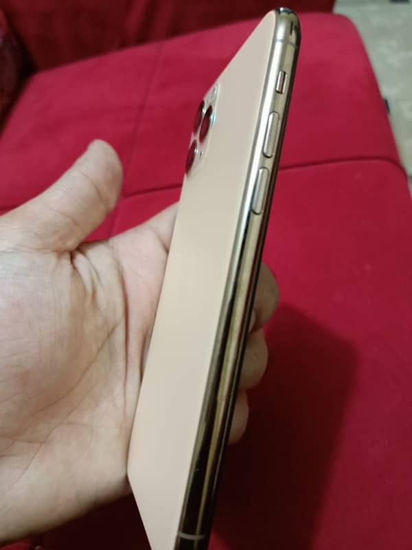 i phone 11 pro PTA 8