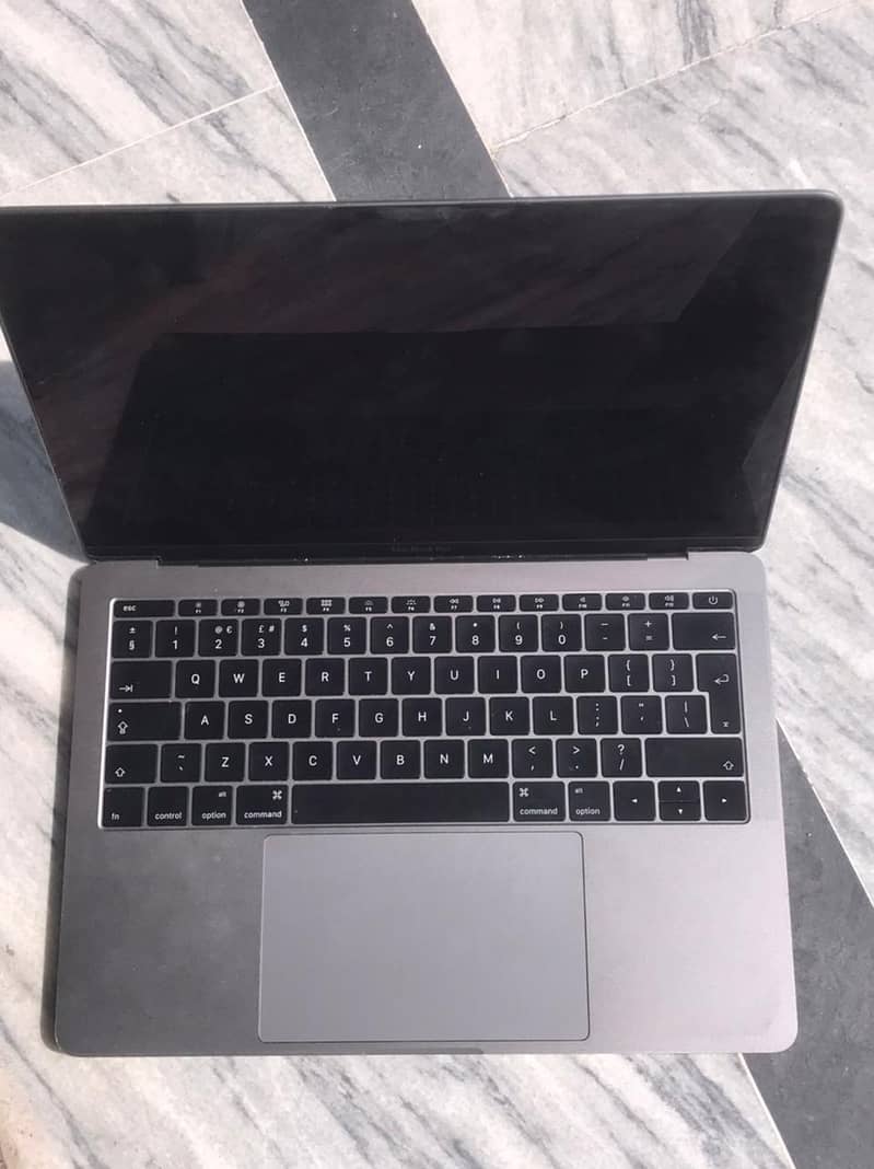 Apple MacBook Pro 2016 - 13inch 5