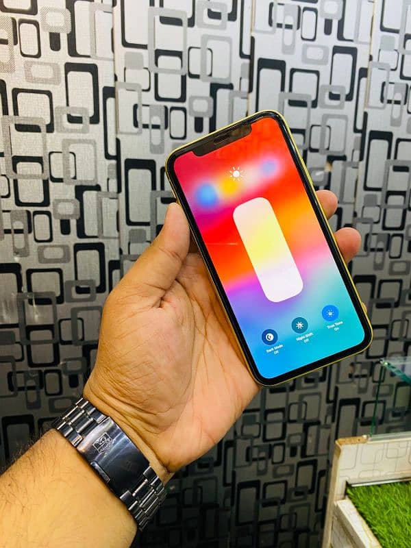 Iphone 11 64gb Factory unlock Waterpack 03265058898 3