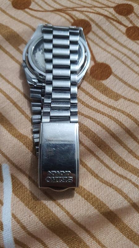 seiko 5 men's watch in good condition 3