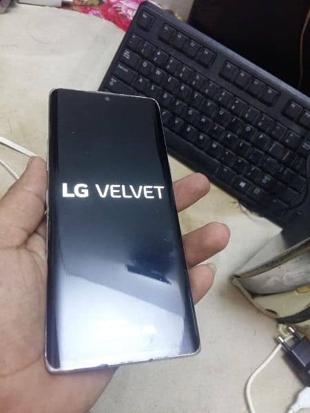 LG Velvet 5G OLED display indsply finger PTA hai. bs back minor break 3