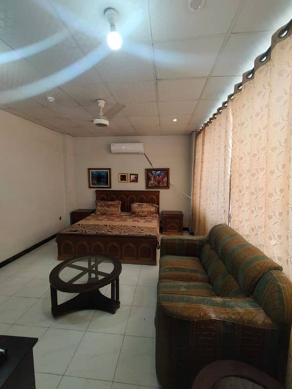 Fully Furnished Flat Available For Short Rentals!! Nearby Airport. 1