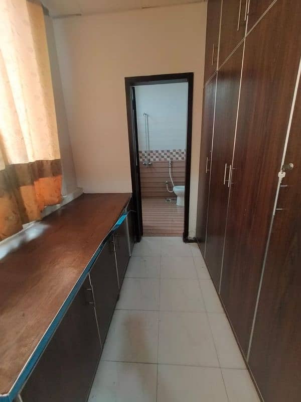 Fully Furnished Flat Available For Short Rentals!! Nearby Airport. 5