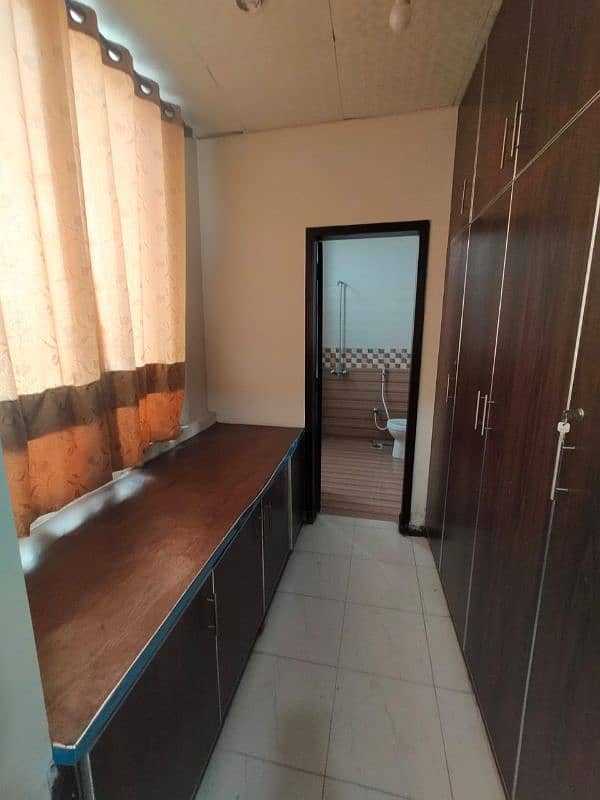 Fully Furnished Flat Available For Short Rentals!! Nearby Airport. 7