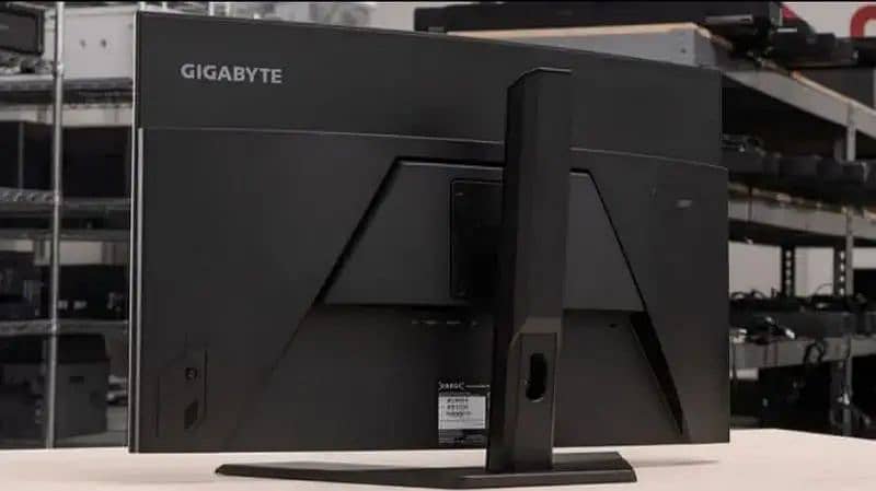 GIGABYTE G32QC-A 32″ 165Hz Gaming Monitor 3