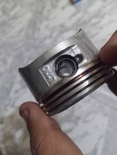 chinchi or HD k piston or cylinder hain dono