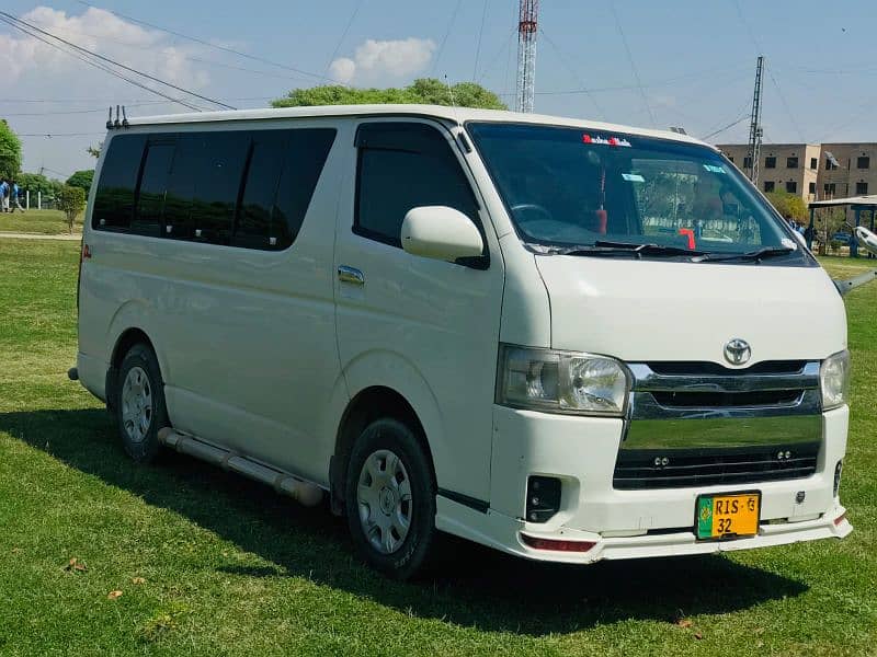 TOYOTA HIACE 1