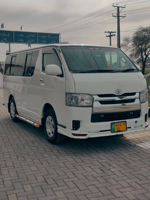 TOYOTA HIACE 4