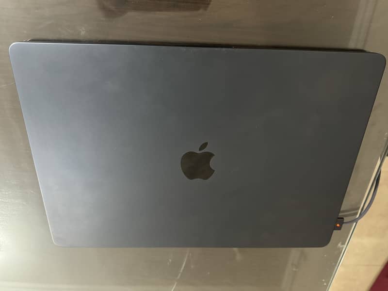 Macbook air 15inch m3 8/256 gb 2024 1