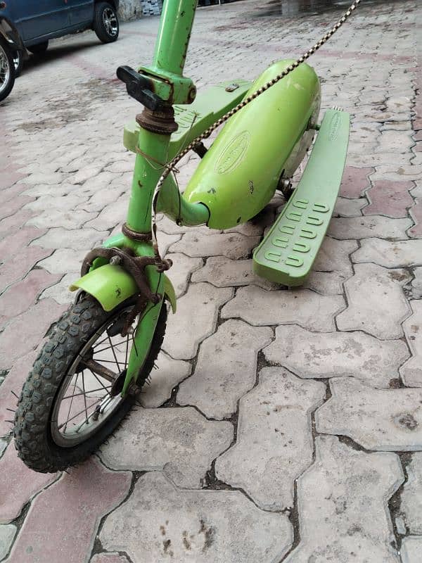 kids padal Scooty for sale in good condition 3