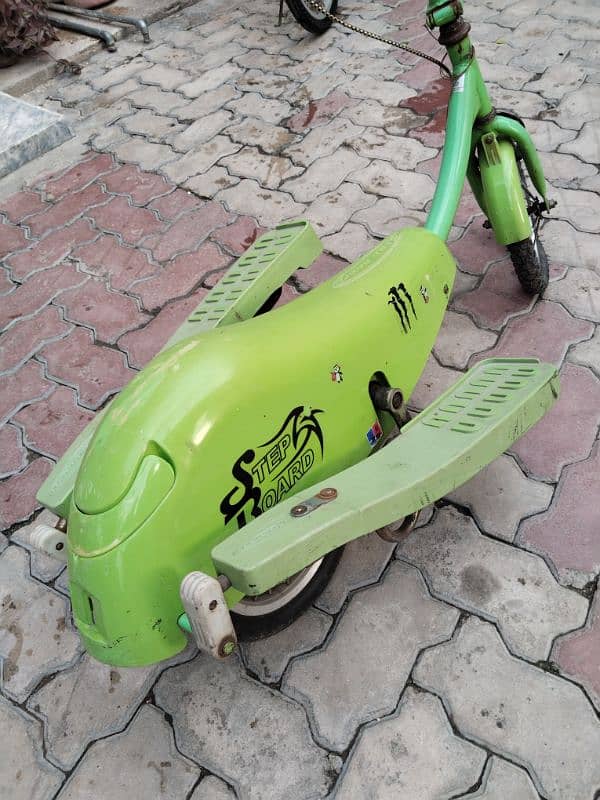 kids padal Scooty for sale in good condition 4