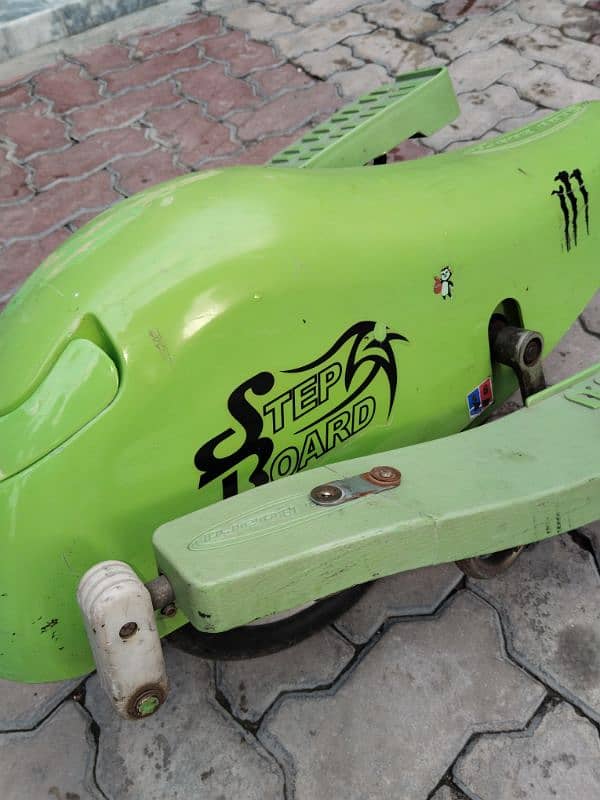 kids padal Scooty for sale in good condition 5