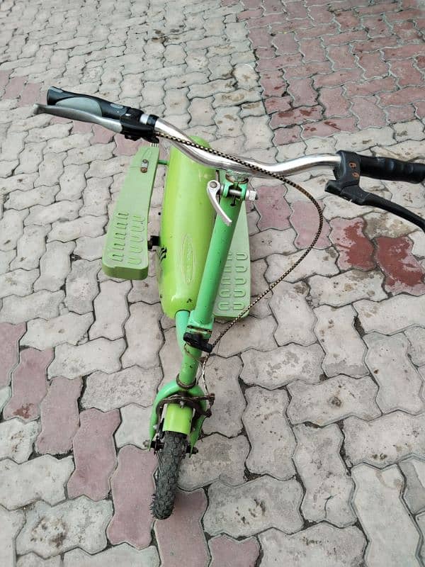 kids padal Scooty for sale in good condition 6