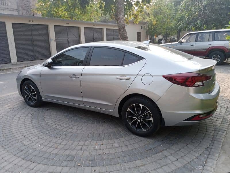 Hyundai Elantra 2024 3