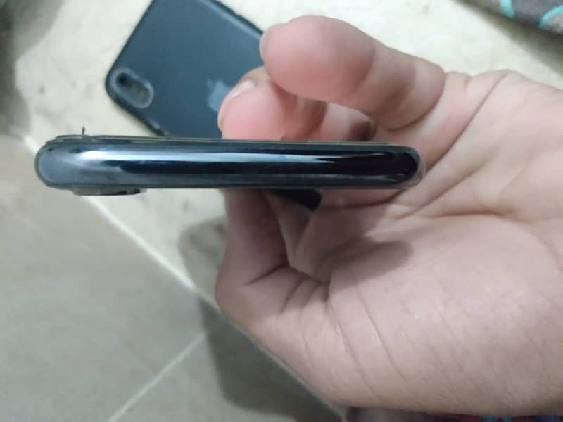 IPHONE X (256GB) 4