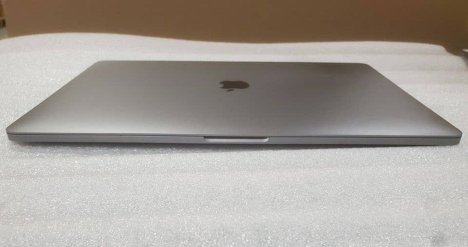 Apple MacBook Core i7 With 2GB Card~15" inch Retina & Touch Bar Iaptop 3