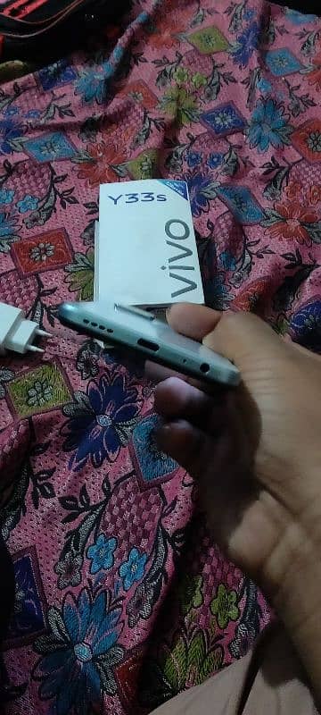 vivo y33 s 6/128 exchange posibal bhtreen lush condation with box 4