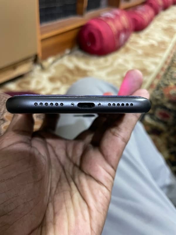 iphone 11 64 Gb Black  non pta factory unlock 10/10 cond 8