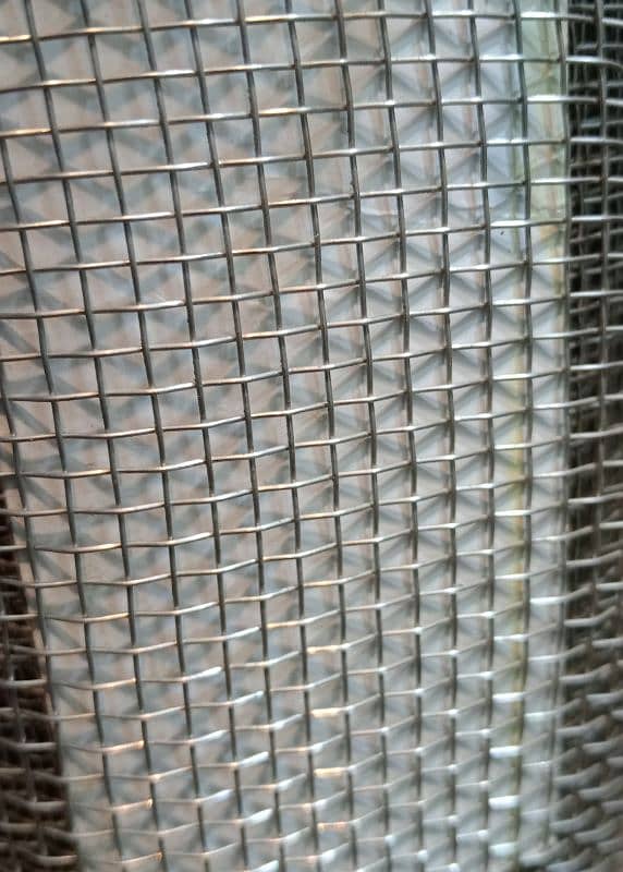 Razor wire Barbed wire Mesh Security jali / pipe Chain link Fence 18