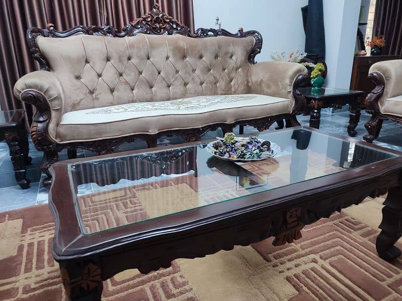 Chinioti Sofa Set 7 Seater / Center Table / 2 Side Tables / Wooden 14